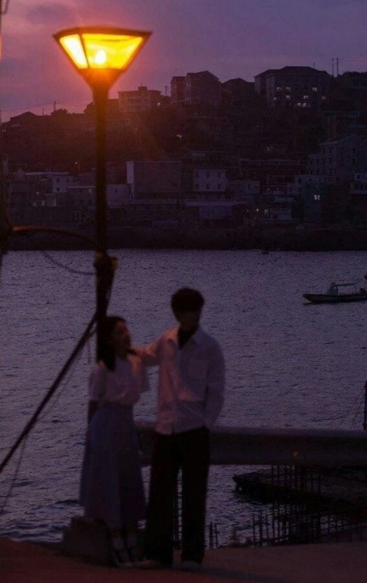 • Sesini duydum mu dünyayı unutuyorum.

| Nâzım Hikmet Ran.