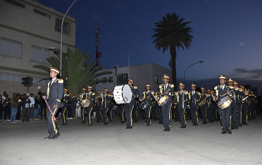 hawelti's tweet photo. Candle light vigil in Asmara on the eve of Martyrs Day; Liberation Avenue and Bahti Meskerem full to their rims with tens of thousands of residents paying homage to Eritrea's heroic Martyrs. https://t.co/ZU1wrp5pyl