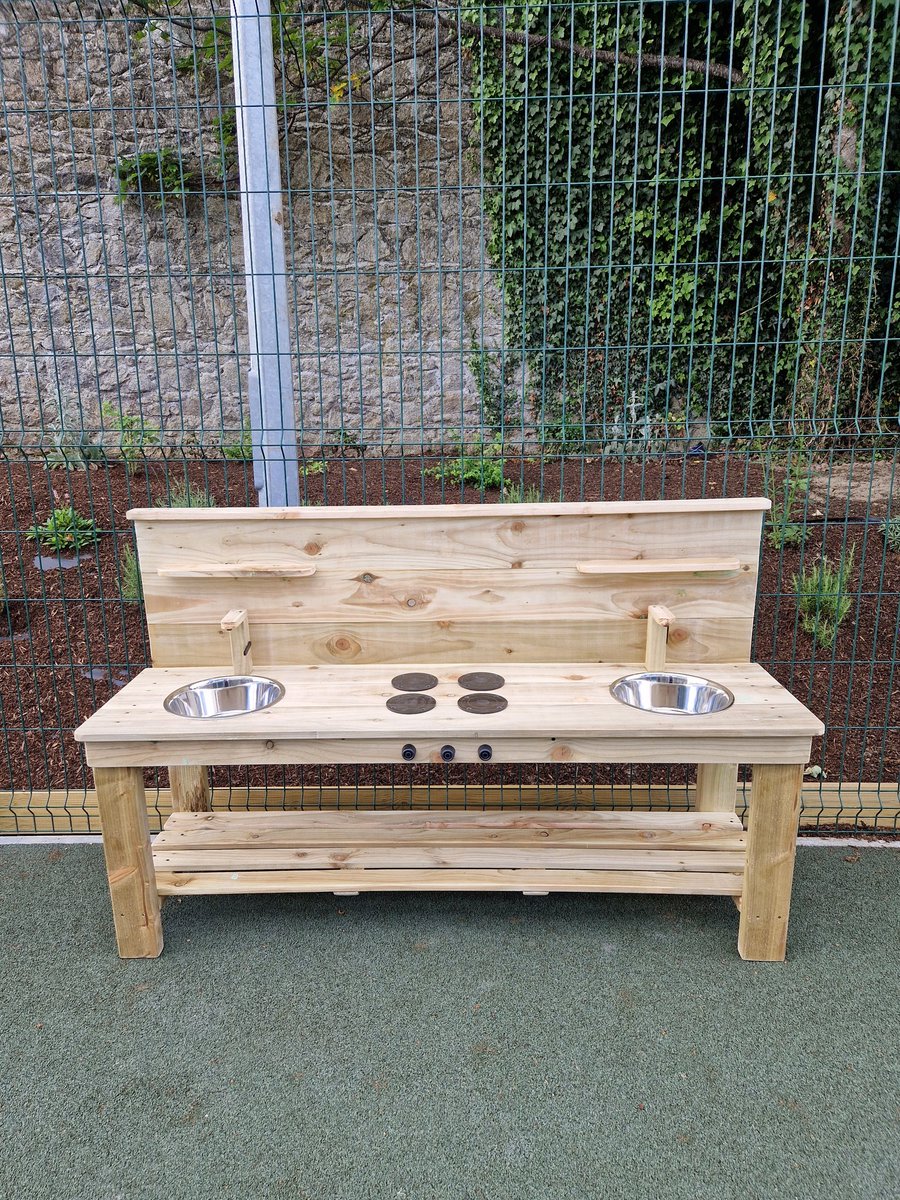 Laura_McGrath4's tweet photo. Our gorgeous new mud kitchen arrived today! Lots of messy play to come! ๐@BallinteerETNS @muinteoirodwyer @SuzanneScollard #Autismclass #sensoryplay https://t.co/cqcUYXShrW