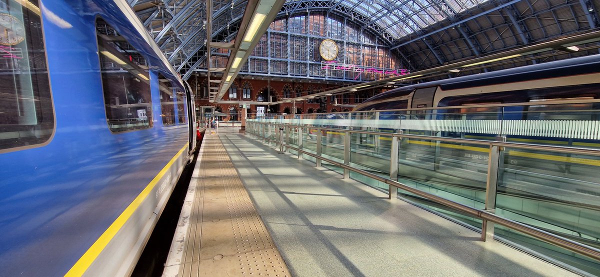 EurostarJustinp's tweet photo. Sorry for the delayed boarding and departure of #ES9048 18:31 to Paris. There's currently congestion at passport control. We'll assist you with any onward connections during the journey. https://t.co/yzbzsO3MAL