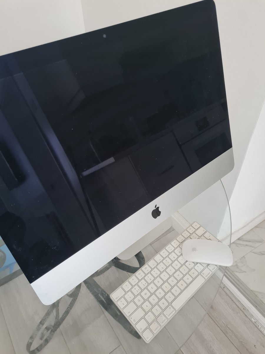 Apple mac 21.5" hardly used keyboard and mouse £400 anyone interested dm