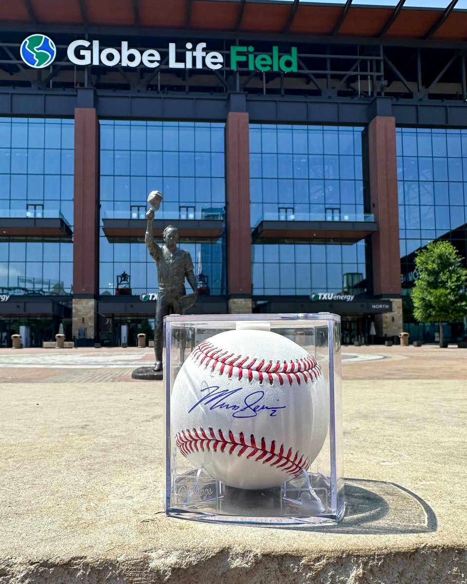 🚨 Marcus Semien autographed baseball giveaway 🚨 
 
How to enter:
1. RT this post
2. Reply with your Semien All-Star vote!

⭐️ Rangers.com/Vote