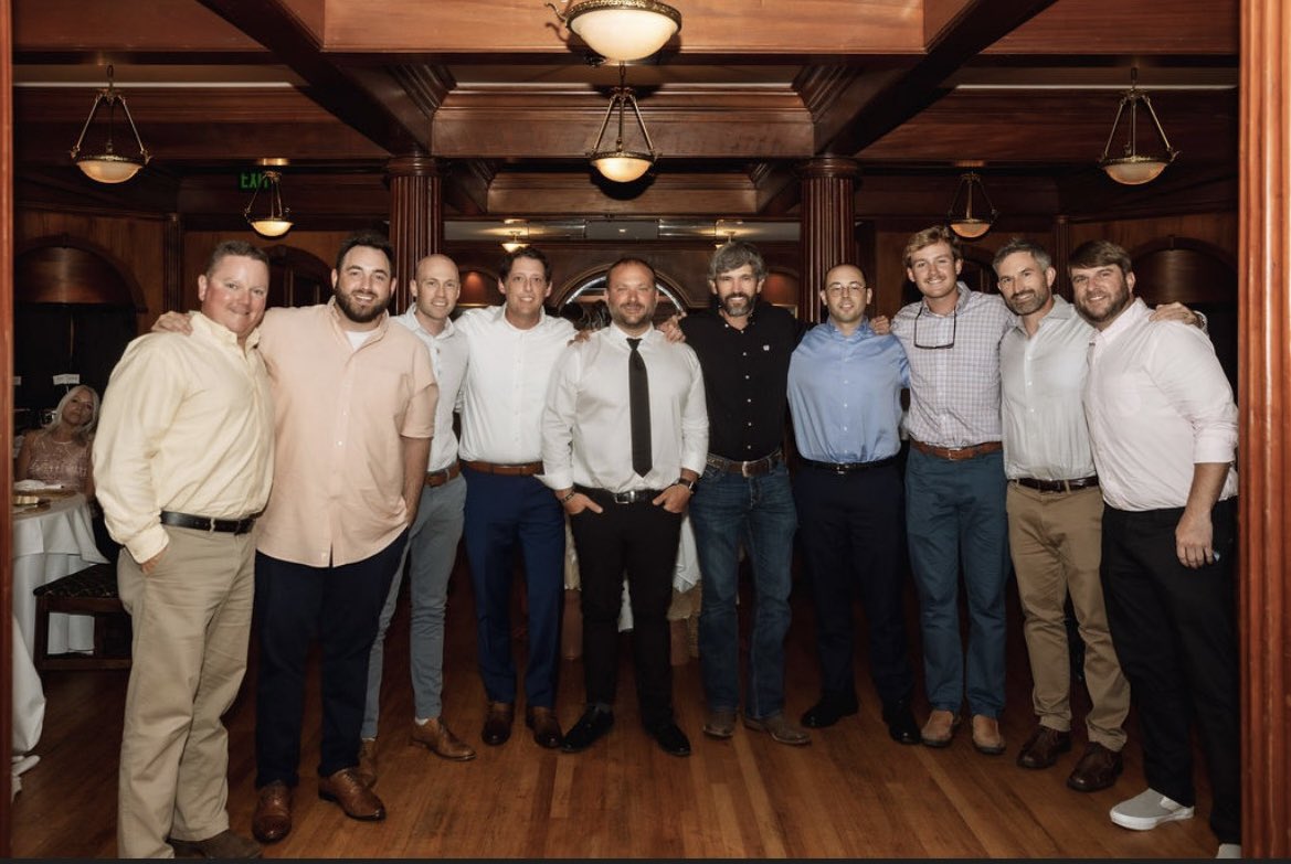 A bunch of good dudes 👇🏼