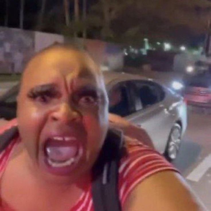 piopioloki's tweet photo. Moi quand je vais sortir après mon #GrandOral et que j’aurais plus bégayer que devant la police https://t.co/cDLQZ9lwr7