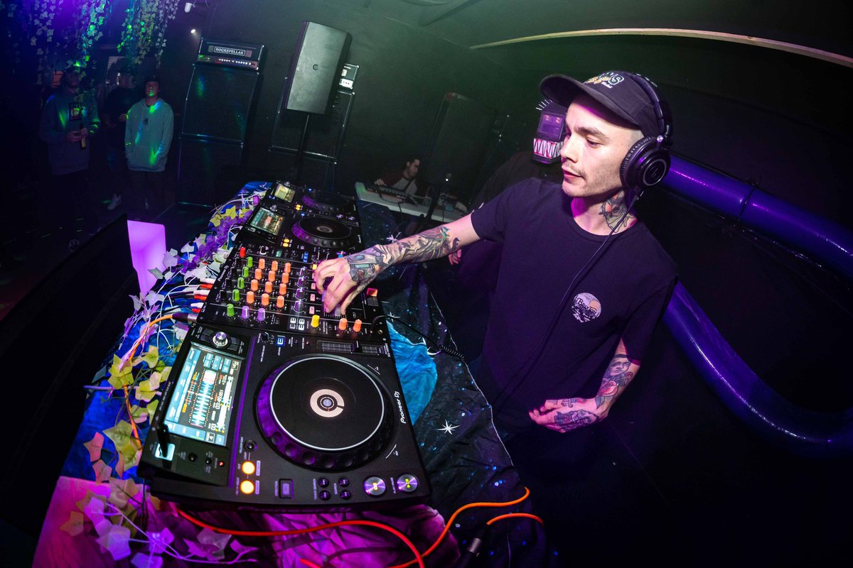 sk00txdubz's tweet photo. Corona was amazing!!! Much love to @retrospektent and @_BIGDINGUS_ for having us go b2b, can’t wait to do it again 😈👹@oddonedubs 

📸: erick710 on IG https://t.co/djSd2PkMF9