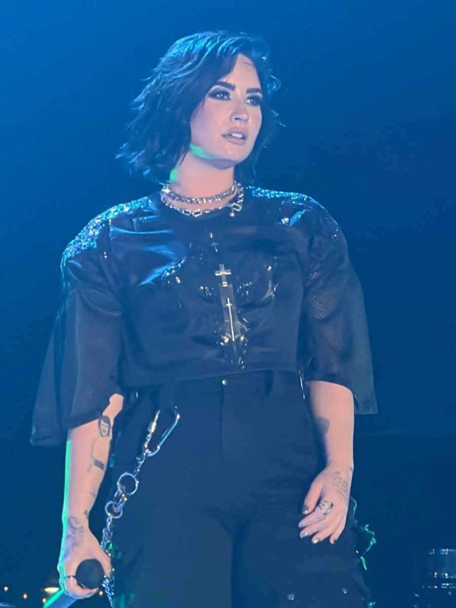 demi lovato a senhora me tem na palma da mão