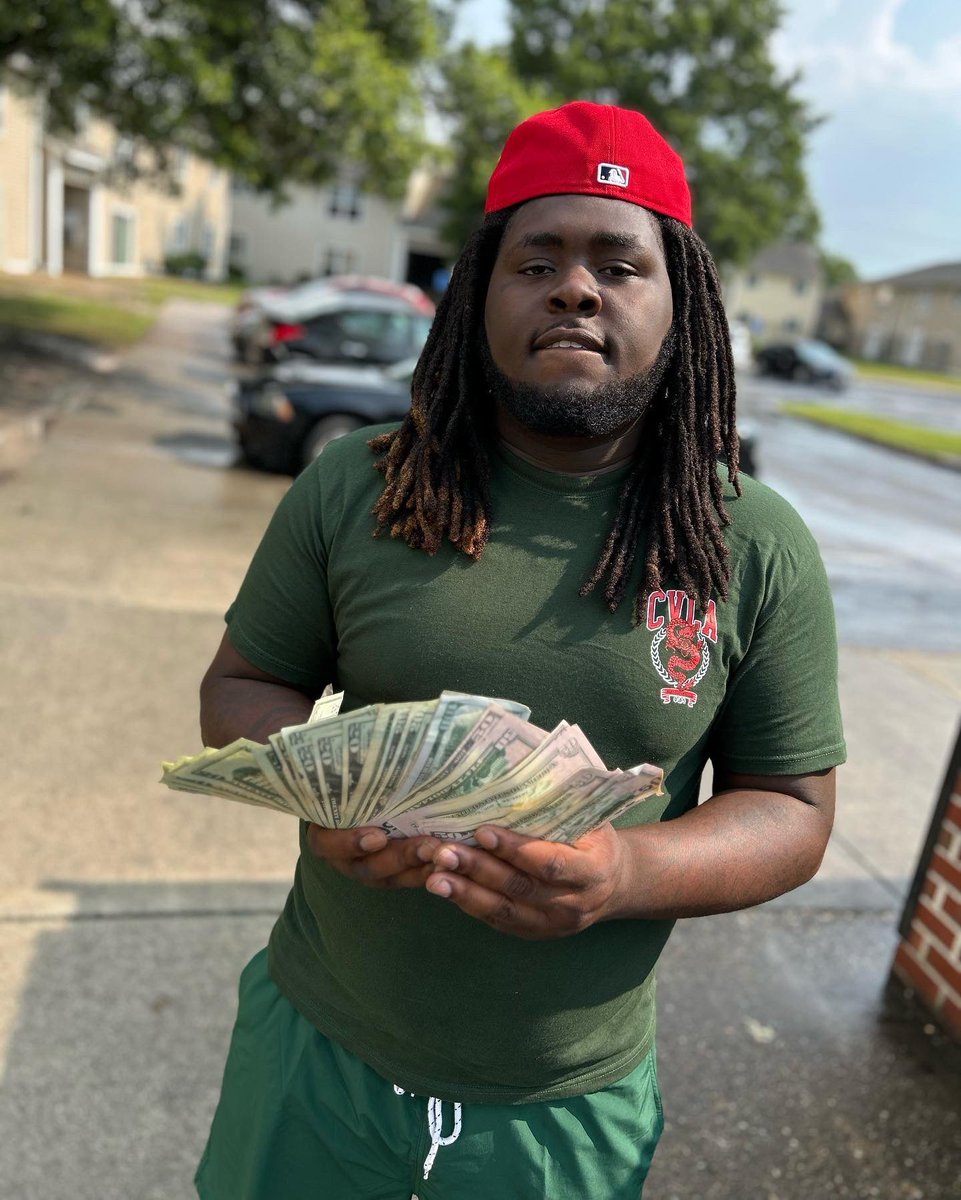 Countin_Stackz's tweet image. Knee Deep in da Trenches w a 💼 on me B4 I run like Ricky I would’ve spun around and emptied my whole Mag on em ❤️‍🔥
#LLLeek #LLTrillz #LLDee #LLOcho