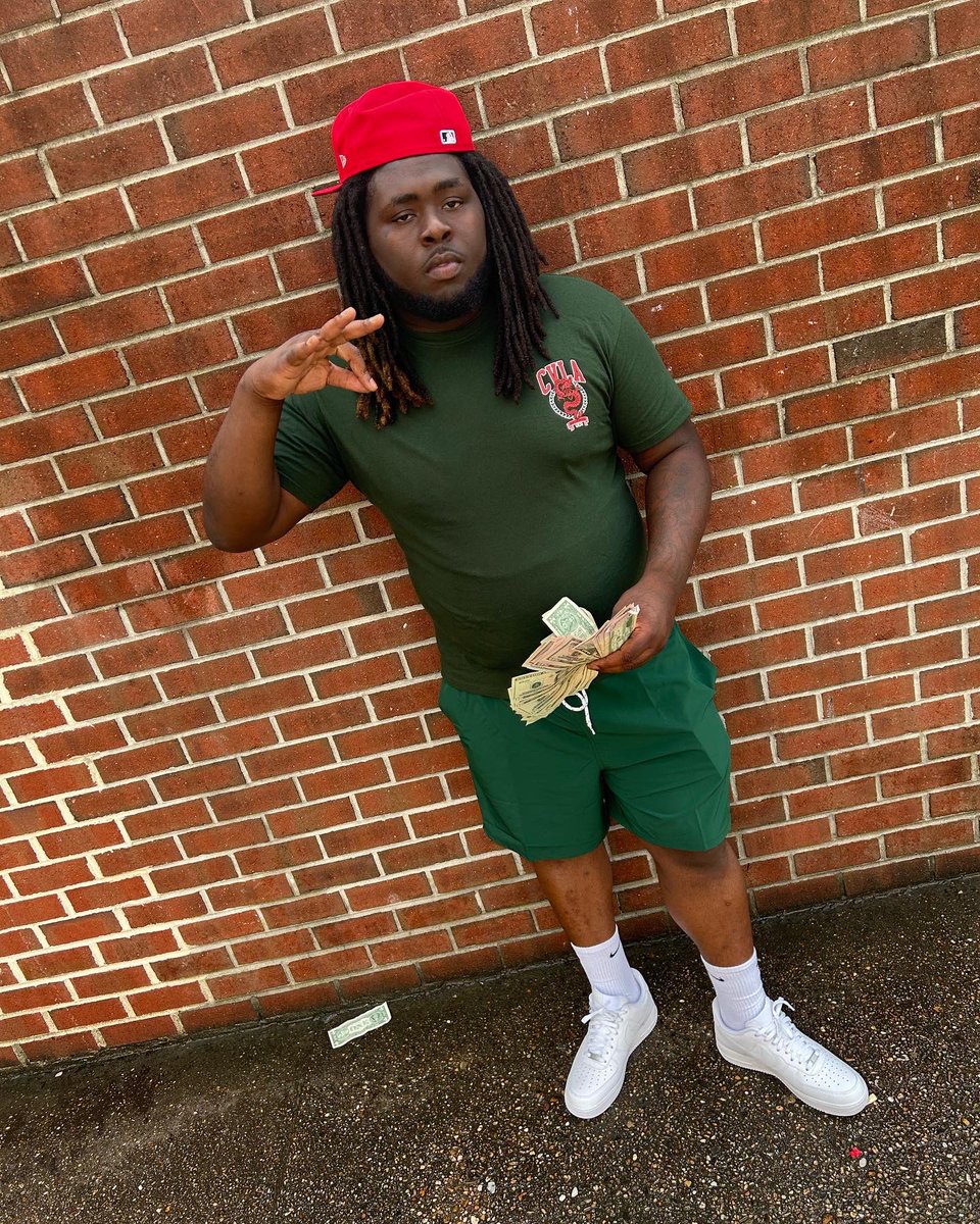 Countin_Stackz's tweet image. Knee Deep in da Trenches w a 💼 on me B4 I run like Ricky I would’ve spun around and emptied my whole Mag on em ❤️‍🔥
#LLLeek #LLTrillz #LLDee #LLOcho