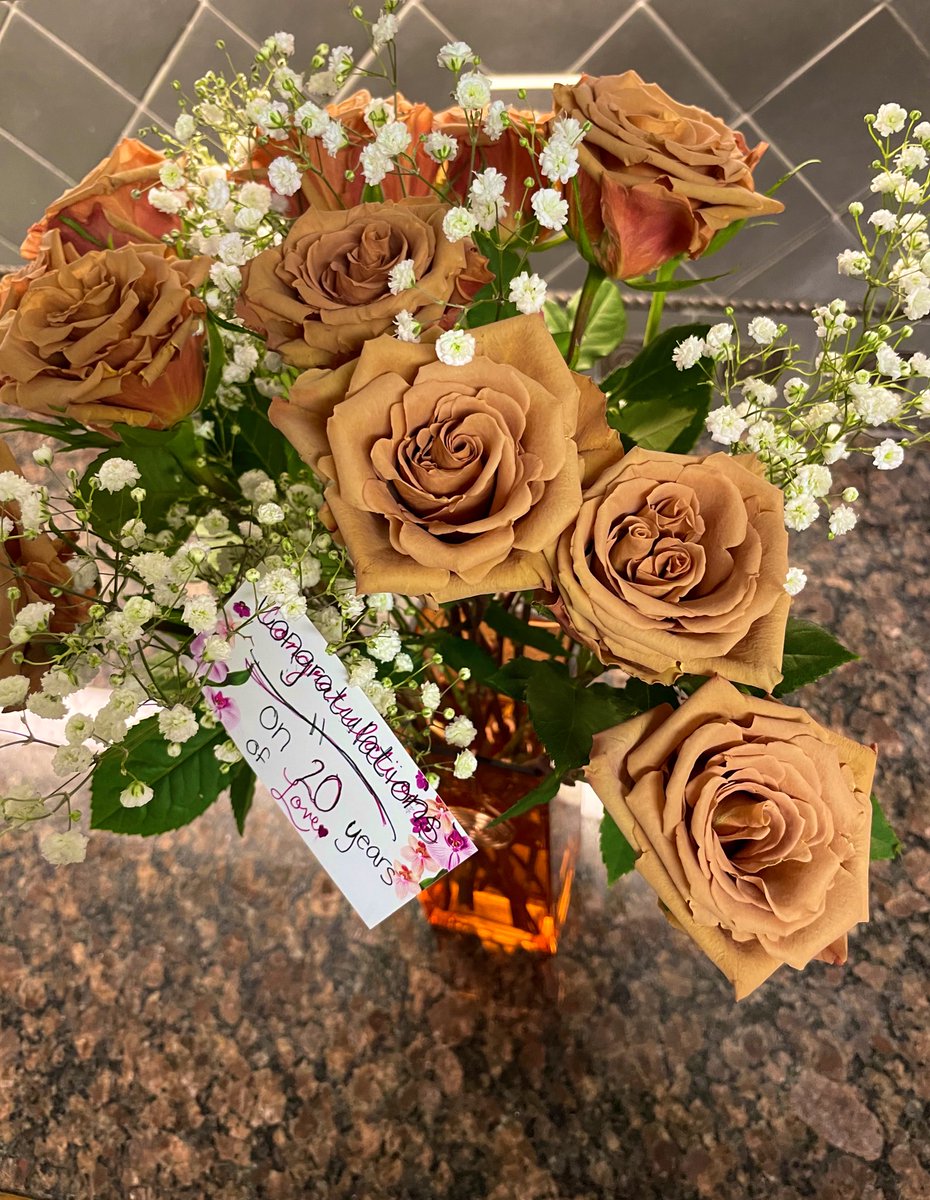 When that very kind floral department team member at <a href="/WholeFoods/">Whole Foods Market</a>  calls and says she has something you’d like - chocolate roses with baby’s breath, just like the ones at your wedding 20 years ago. #TreeMynDoes 
#Tremendous
#KindnessMatters