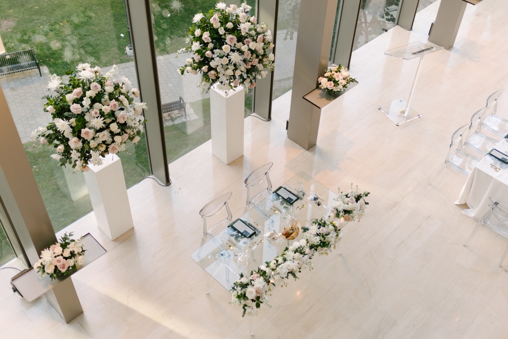 "I swear I couldn't love you more than I do right now, and yet I know I will tomorrow." ⁠
⁠
—Leo Christopher⁠
⁠
We are obsessed with our couples #weddingceremony and reception florals 🤍⁠
⁠
The perfect balance of elegant and modern style for #2024brides⁠