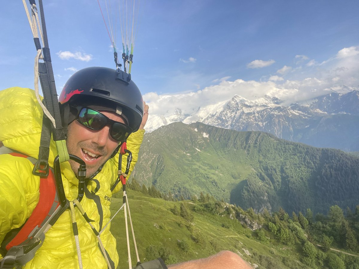 Listening to <a href="/bbctms/">Test Match Special</a> while #paragliding and just heard the <a href="/stevesmith49/">Steve Smith</a> wicket just after taking off! Anymore wickets to come before I land <a href="/StuartBroad8/">Stuart Broad</a> <a href="/englandcricket/">England Cricket</a> ?!