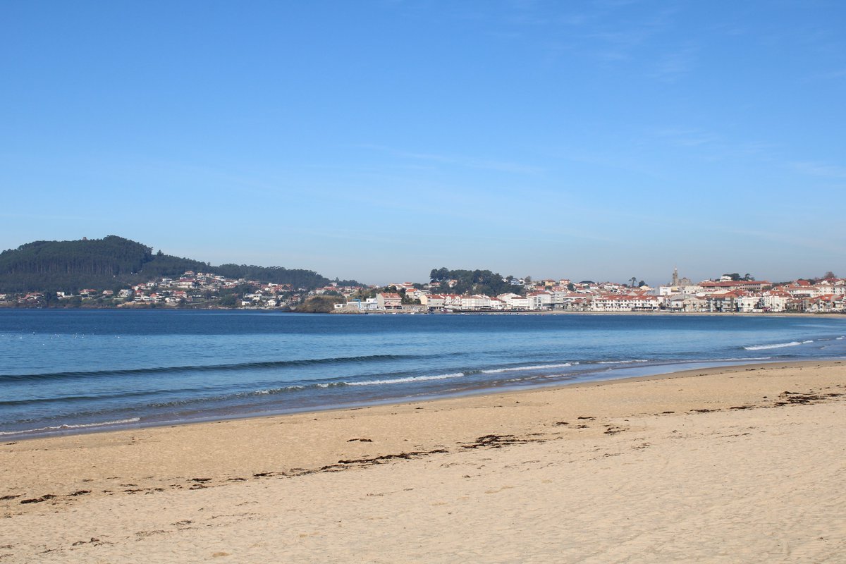 Playa América  y de frente Panxón. Nigrán