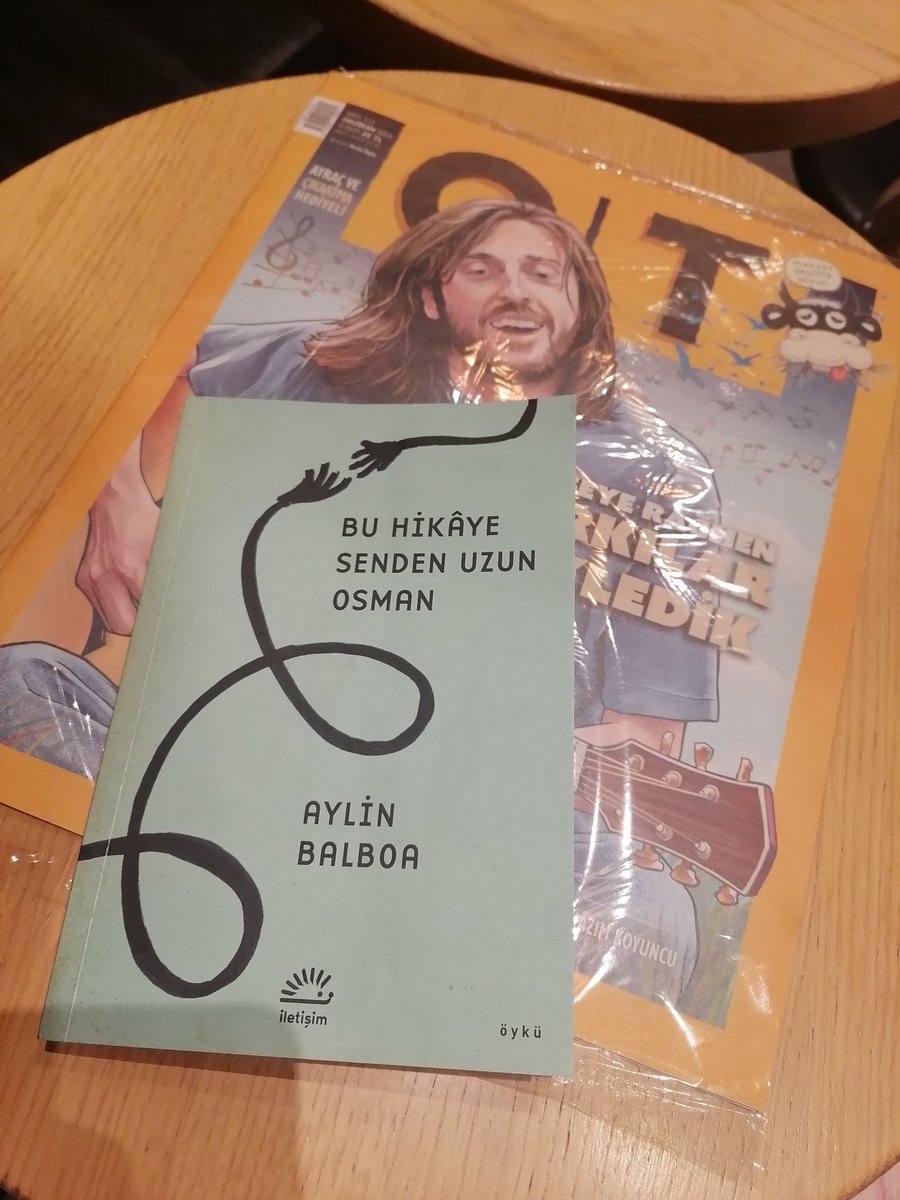 Ndsrky's tweet photo. Arkadaşlarımın bana aldığı kitap. Sağ olun var olun. https://t.co/nGuXysTtPM