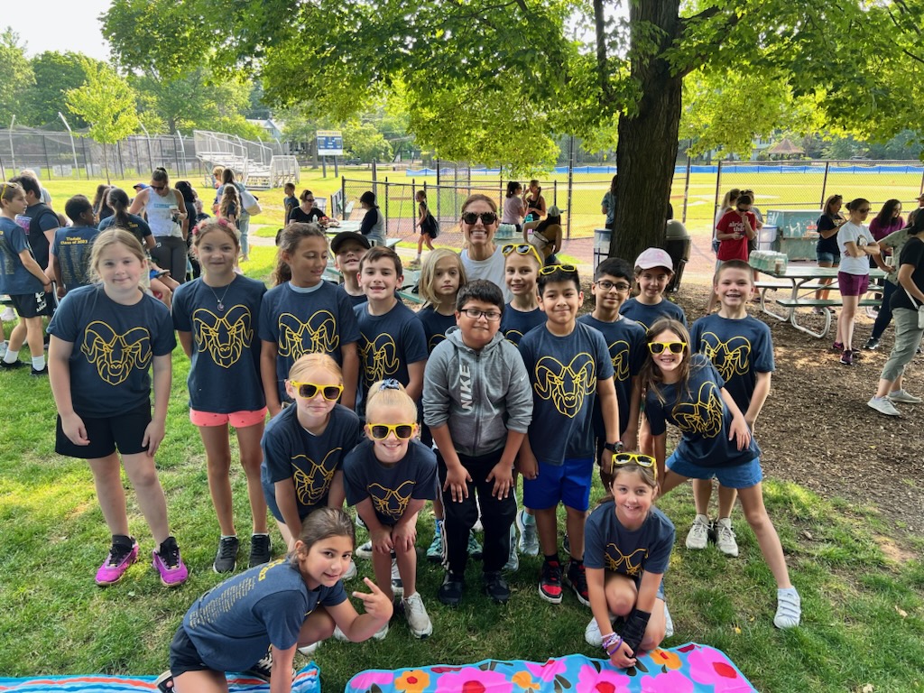 Mrs_JCrawford's tweet photo. Tisdale and Hubbard had an awesome day at Finch Park celebrating the end of 3rd grade! https://t.co/cdB3fQGcWY