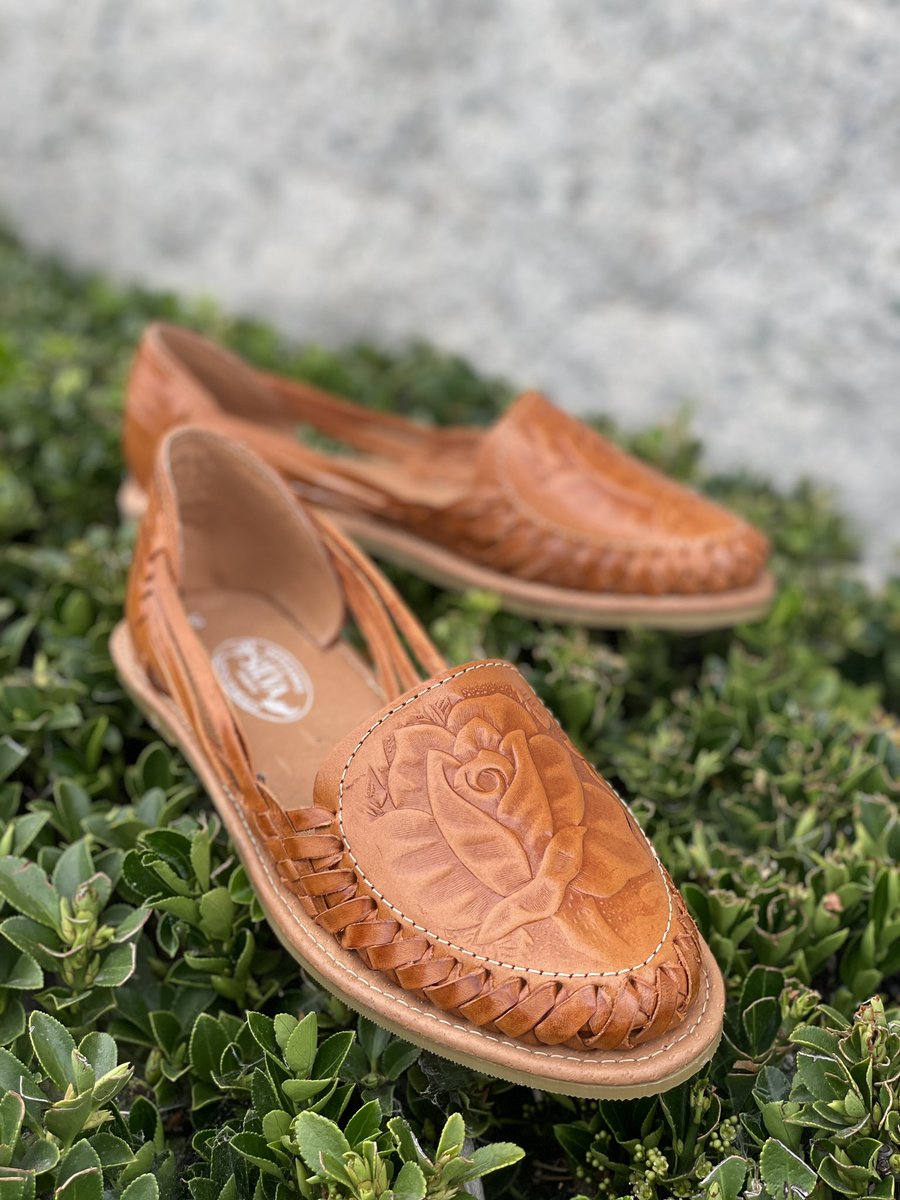 rodeodurango's tweet photo. Don’t miss out on this restock! 🌹
🔎Shop: Huarache de Dama Nuez Printed Rose
Currently available sizes 5-10 US! ✅
shop https://t.co/8URQbGk7MI or link in bio #printedrose #rodeodurango #explorepage #artesaniasmexicanas #huarachesmexicanos https://t.co/ALLhsReWtG