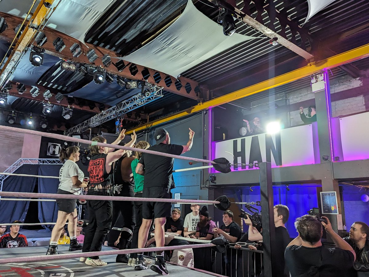 Love My shot of #VGS  saying hi to @BenCecilMC  after @TheKCPayne qualified for the @INFAMOUS_WP 8 tournament at @TNTExtremeWres #goingoffbigtine2023 
@TommyJacksonPW @REALCMQ @StaceyRose @SendPud