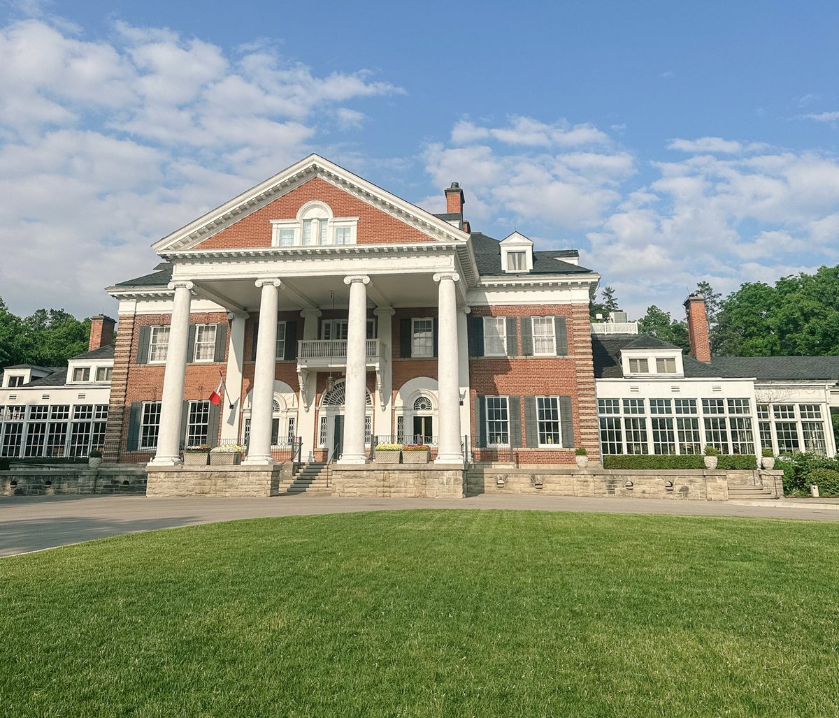 Olivia May ✨ tweet media