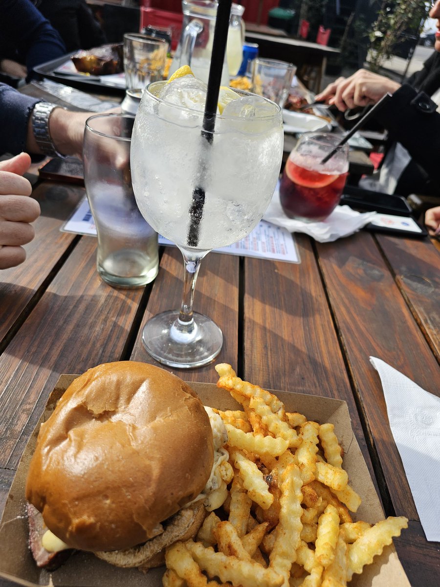 Festejo tuitero de cumple en <a href="/ribsalrio/">Ribs al rio</a> con <a href="/JorgeIII/">Jorge</a> <a href="/tortoncho/">FMVG🌱</a> <a href="/FlordeRecruiter/">🌸 Flor Rueda🛞</a> <a href="/mc_bueras/">Paprika 🇦🇷 🇺🇦 🇮🇱</a> <a href="/Mared182/">Mared182</a> <a href="/mliahaff/">Marcelo Liahaff</a>