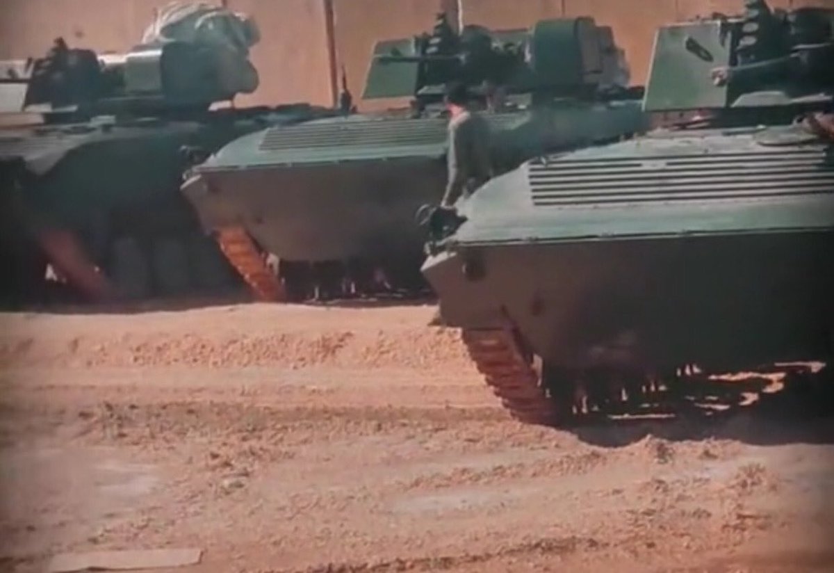 IranDefense's tweet photo. Thread 🧵:

An Iranian modernization for BMP-1/2 IFVs with Raad-2 unmanned turrets has entered service with Iraq's PMF

The unknown covered protrusion on the turret is likely a Kaveh-30 AGL, but could also be an ATGM launcher https://t.co/KwS6RyOEos