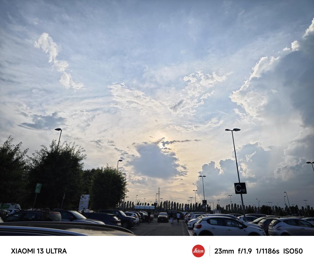 fabrizio_degni's tweet photo. Hello, today is gone  😁and just outside the office I found an interesting skyline for a comparison:
#SamsungS23Ultra
#VIVOX90ProPlus
#HuaweiP60Art
#Xiaomi13Ultra with stock and #SGCAM (without watermark).

The Samsung is on the next post 😊

#comparison #sky #clouds #sunset https://t.co/XQ5GtjWtle