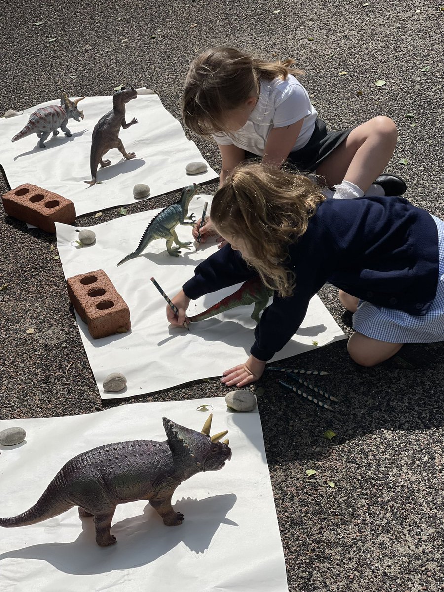 MissDodsworthFS's tweet photo. What is a shadow? 🤔..Today Conker Class used the dinosaurs to explore how a shadow is formed. 🔍 #Middlethorpeprimary #MiddlethorpeEYFS #MiddlethorpeSTEM https://t.co/HxqVIAvaCa