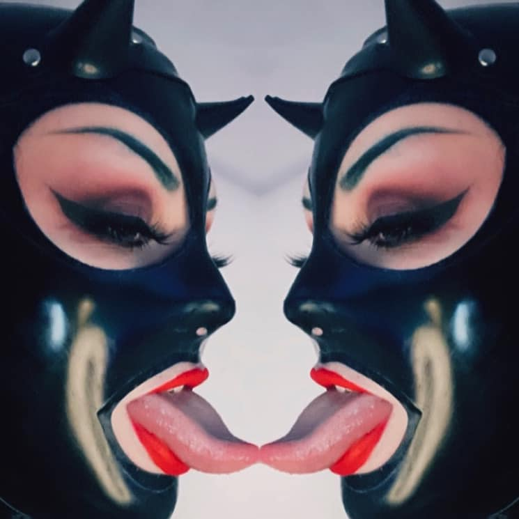 POV: Whenever you're left alone in a room with a mirror 👅

#latex #latexhood #latexmodel #postfetish #altfashion #darkstyle #blacklatex #latexaccessories #latexhorns #devilcosplay