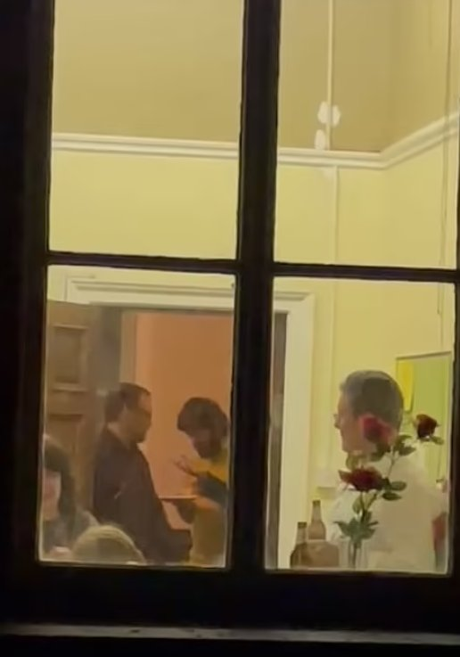 joanna_starz07's tweet image. Now show the video of this party if it hasn't already been destroyed, along with their integrity.

#Beergate