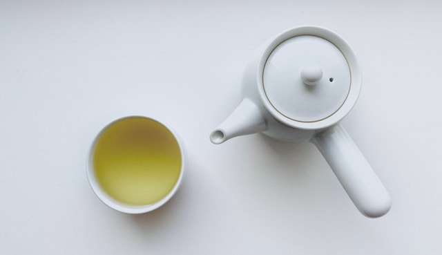teahchronicles's tweet image. Did you know that white tea undergoes minimal processing, making it the least processed tea variety? Embrace its delicate flavors and enjoy a cup of pure elegance. #WhiteTea #TeaFacts #TeaTime