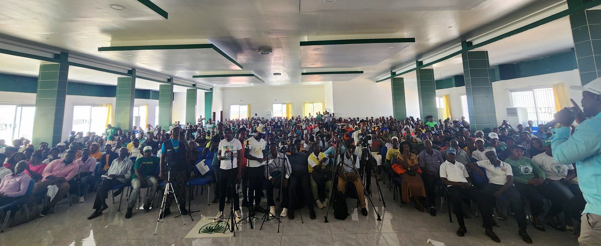 dsengeh's tweet photo. Live at #UnityHall of the Sierra Leone People's Party, where the 'All Political Parties Youth Association' hosted by the leadership of our Young Generation, are meeting to "condemn the use of young people to perpetuate violence." We are One People. One Country #VoteBio #VoteSLPP https://t.co/uarmKpdxsR