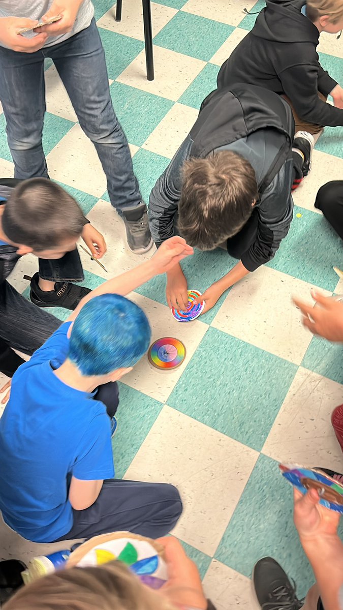 #STEAM education in 3J today! Penny spinners and #domino challenges! Loved seeing the problem solving!