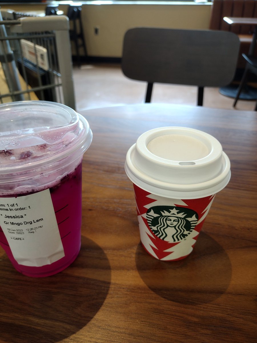 Treehugger8688's tweet photo. @Starbucks Well now I'm in trouble after discovering I can order my favorite Refresher drinks, and extra fruit pieces for my rattos 🐁🐁 https://t.co/SX1y2AHDWI