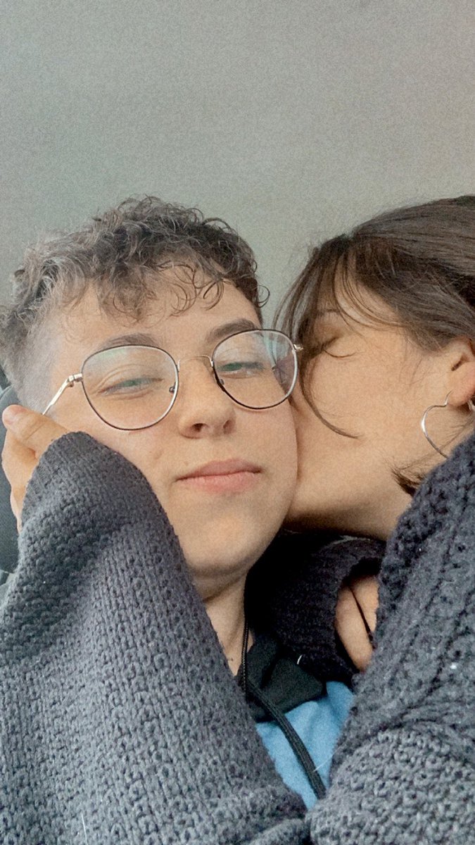 noe_mdr's tweet photo. Siempre fuimos amigas, ha estado a mi lado toda la vida (literalmente). Después de dejar a mi anterior pareja empezamos a hablar en un tono muy distinto y… hasta hoy, que nos casamos en poquito 🤭💍❤️🎈@_tere_mc_ https://t.co/XtWFL4xBk4