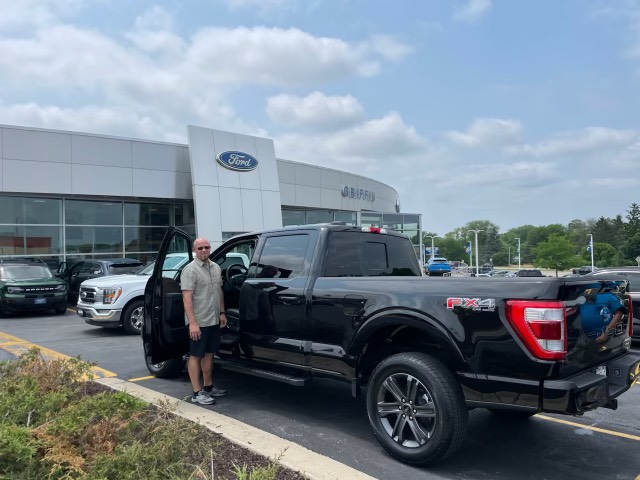 GriffinFordWI's tweet photo. Eric of Big Bend WI drove off in his brand new F150 Lariat! Delivered by sales specialist Peter Tagtow. Welcome to the Griffin family! https://t.co/NxqgfBFrkF