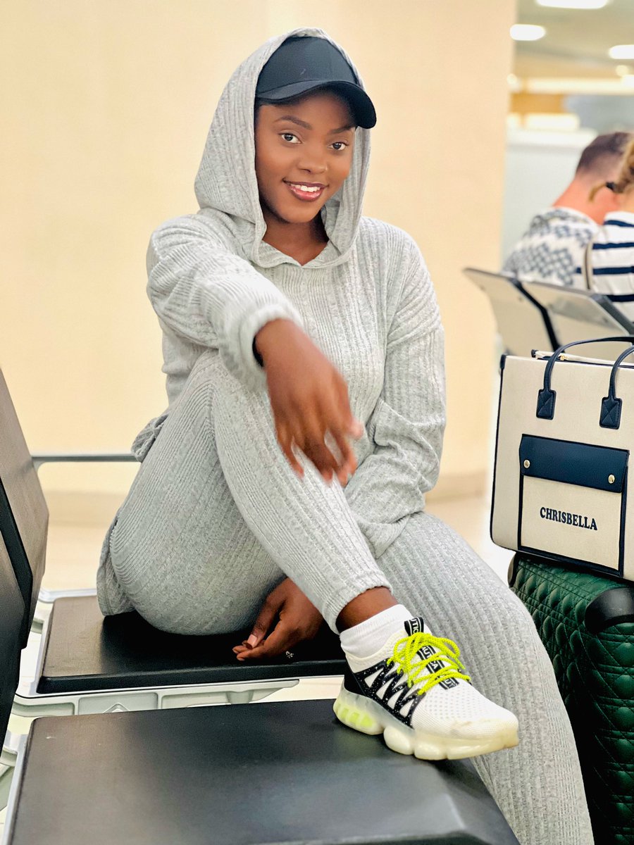 precious_remmie's tweet photo. Life is too short and the world is really wide.Better get started 🥰 https://t.co/amYZjcmvQ4