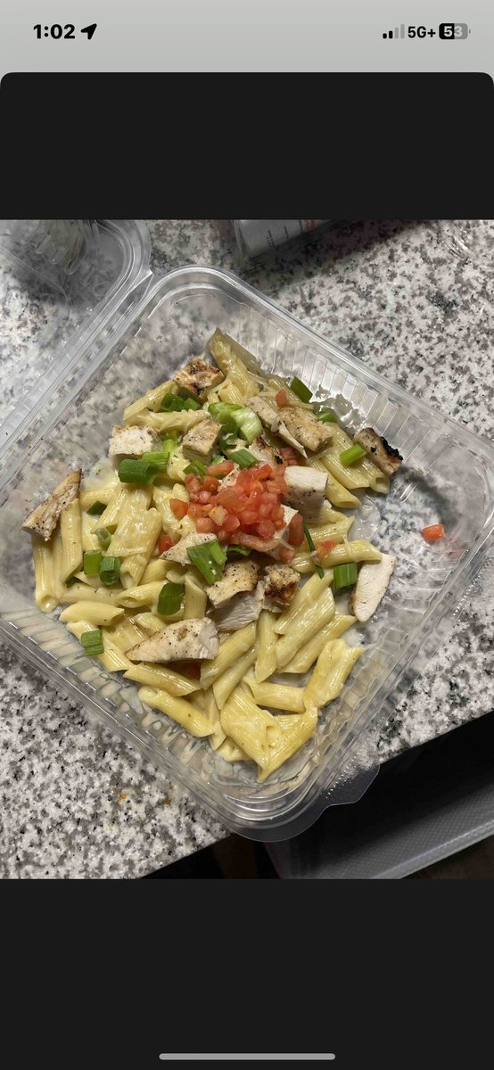 clayd67's tweet photo. I normally don’t do this, but other people need to be aware when ordering delivery food. DON’T USE DOORDASH!

The photo on the left is an order placed on @DoorDash . The photo on the right is the EXACT same order but I ordered it takeout in person. https://t.co/bRYy43eQVi