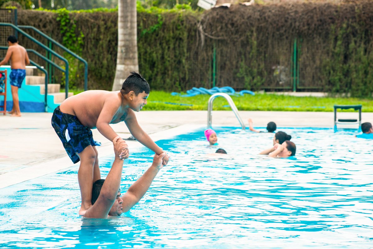 limaserpar's tweet photo. ¡Qué tal celebración!🤩Así se vivió el #DiaDelPadre en nuestros clubes y parques metropolitanos 🥳
🔝Las familias disfrutaron de un fin de semana lleno de #diversión, #deporte y buena comida ⚽🥩🌟 ¡Sigue celebrando a los papis de tu familia y llévalo a su #ClubMet favorito!💪🏼 https://t.co/1pyfR7Kt8s