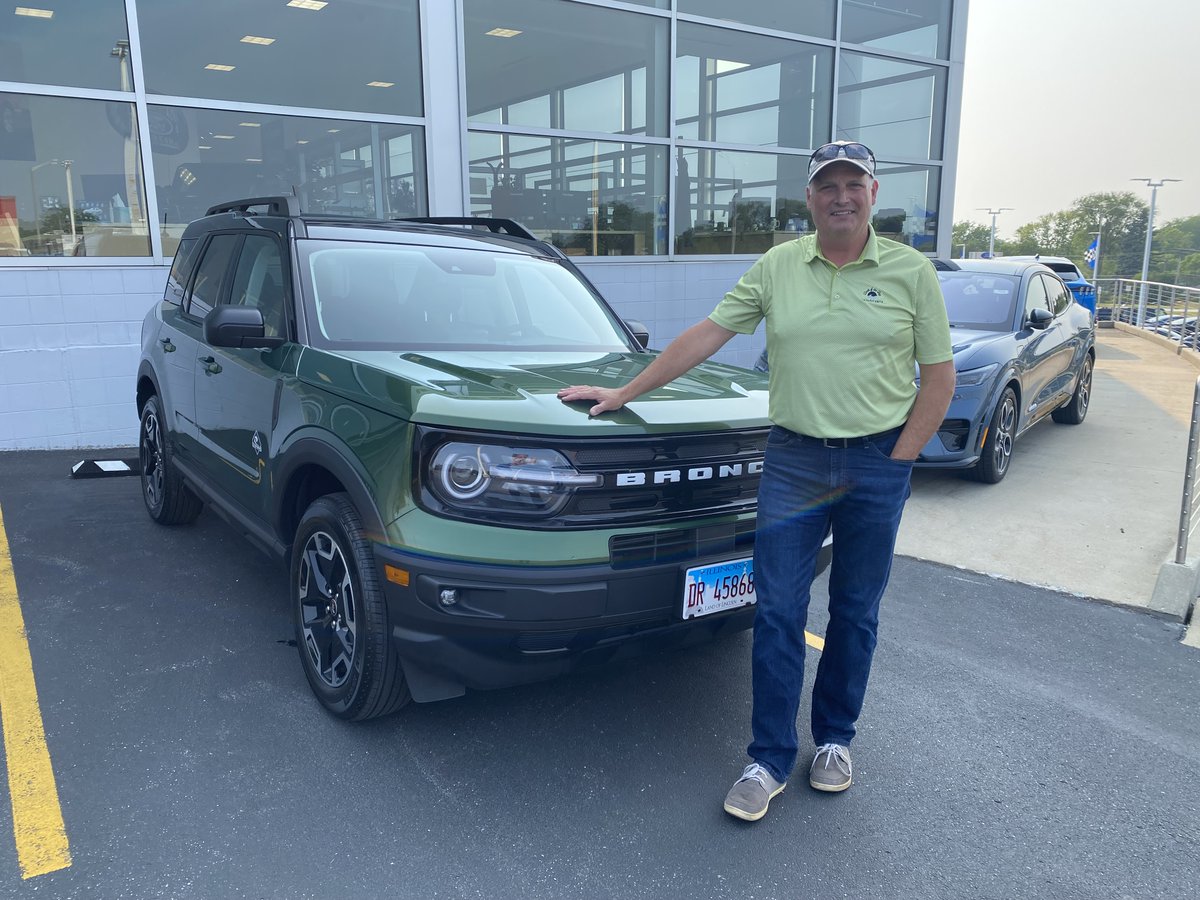 GriffinFordWI's tweet photo. Eric drove all the way up from Chicago to pickup his new 2023 Bronco Sport Outer Banks! This is Eric's 3rd vehicle from Griffin and sales specialist Matthew Strosin. Thanks for being apart of our Griffin family! https://t.co/cwIxRNmEHa