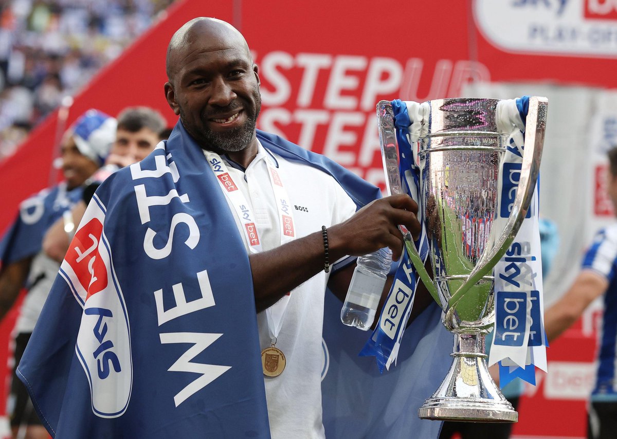 talkingwed's tweet image. Absolutely stunned.

What a man. What a season. What a shock. Got the feel good back to Wednesday, but it doesn't feel that great right now. 

Thank you for everything Darren 🦉💙

#swfc #wawaw