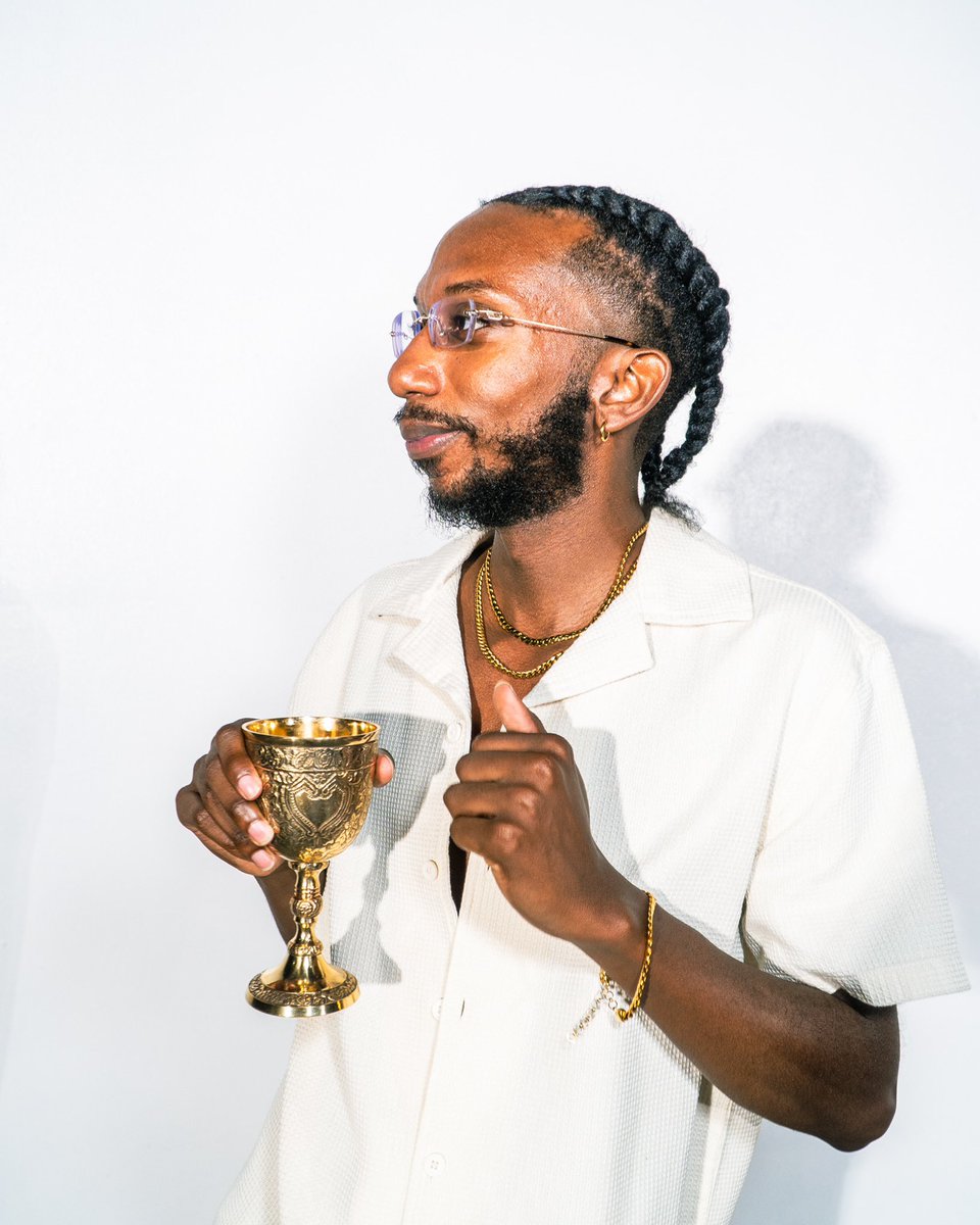 shegogg's tweet photo. Vino 🍷 Hack #28 

I get my jewelry from the women’s section so if they clown it, it’s they shit 😂😂 and it’s cheap.👌🏾 

(It look nice tho 😄)

📸: @platgamma https://t.co/qXEuIT7tLT
