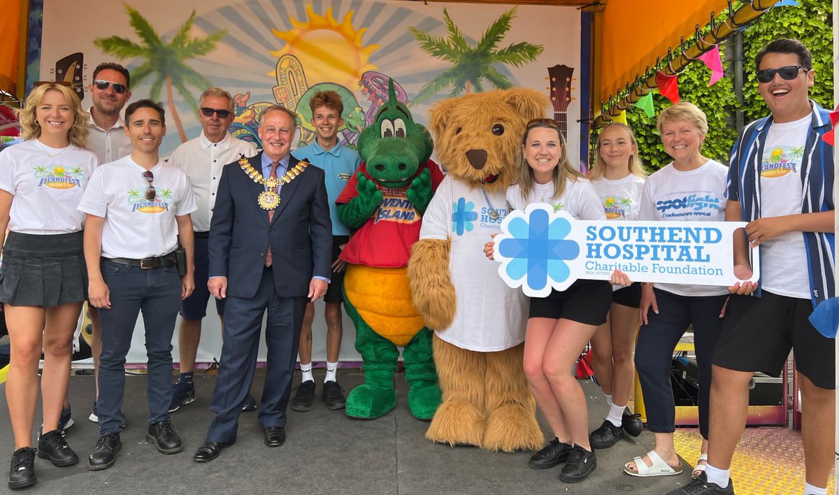 Thank you to everyone who visited us on Saturday for Island Fest!✨ 
Great to have the @southendmace1 come down to launch the event showcasing local talent and raising money for <a href="/SouthendHospCF/">Southend Hospital CF</a> 🩵👏🏼