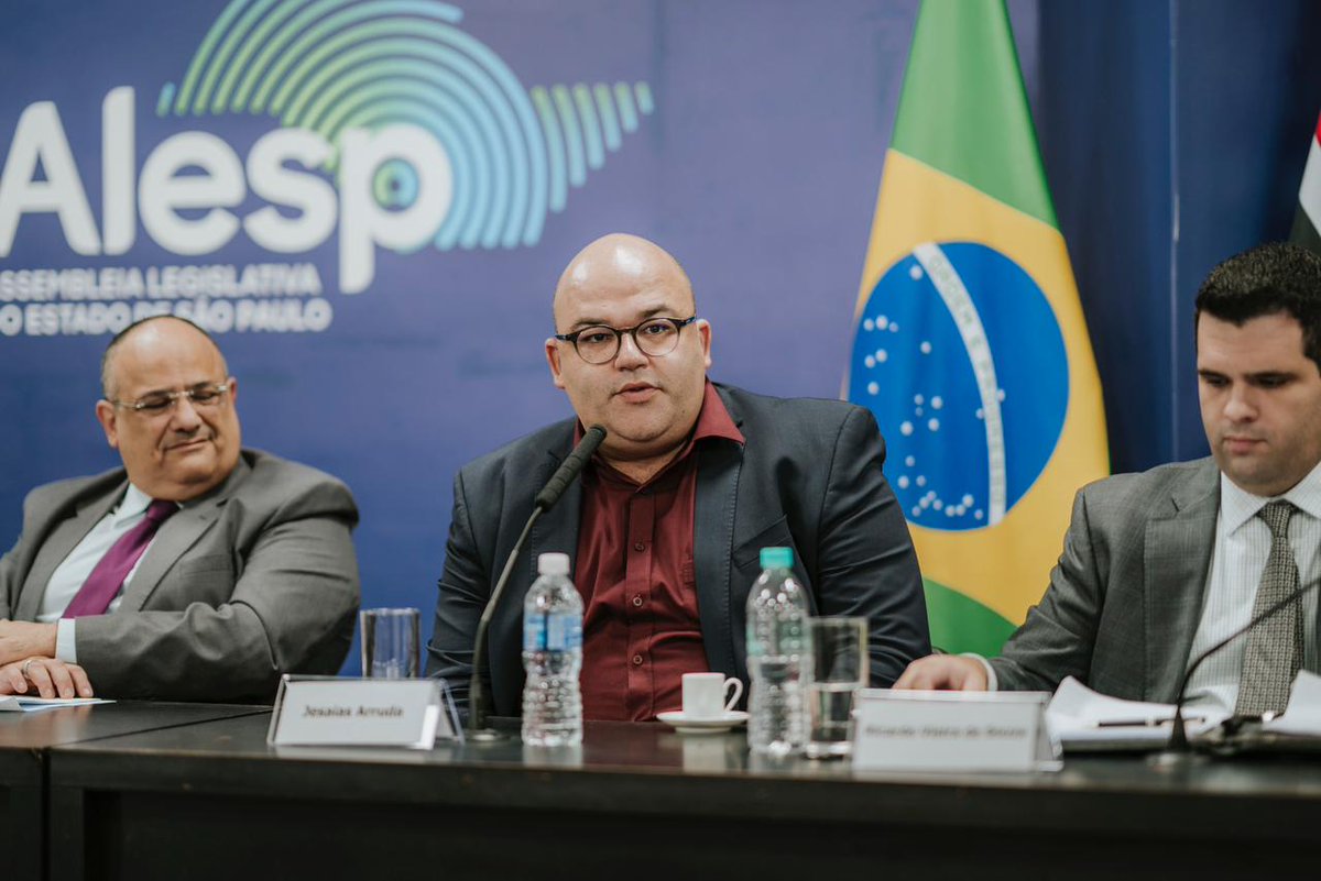 Nesta segunda-feira (19/6), Jesaias Arruda (ao centro), vice-presidente da Abranet, participou do Seminário de Direito Digital e Proteção de Dados, realizado na <a href="/AssembleiaSP/">Alesp</a>.

Arruda falou no segundo painel, que discutiu estratégias e desafios no combate a crimes digitais.