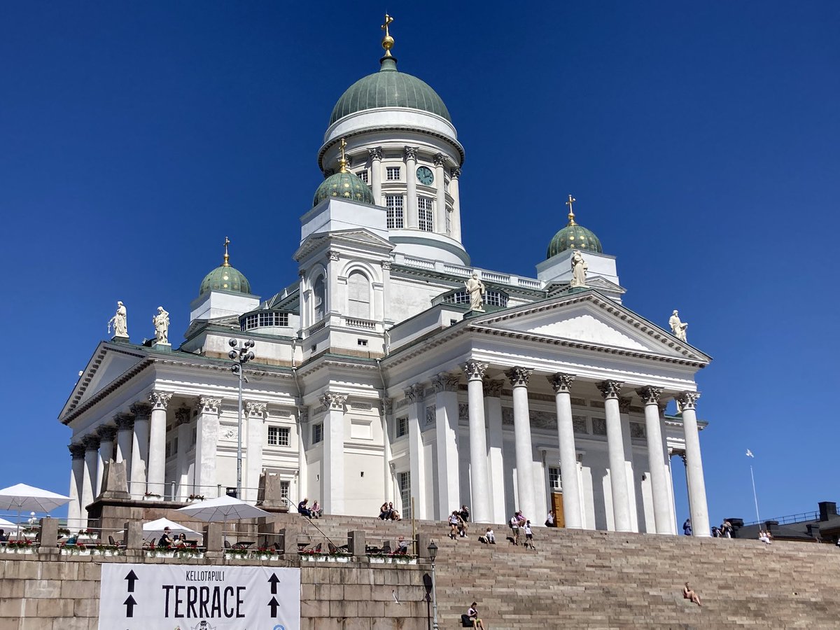 euro_tour's tweet image. ヘルシンキ(🇫🇮フィンランド)。
本日の風景より。
④ヘルシンキ大聖堂
階段の上にそびえる壮大なネオクラシック様式の大聖堂。