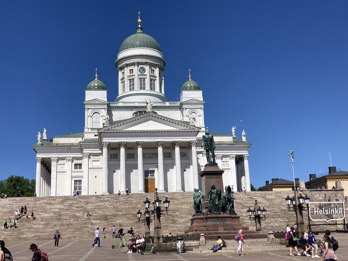 euro_tour's tweet image. ヘルシンキ(🇫🇮フィンランド)。
本日の風景より。
④ヘルシンキ大聖堂
階段の上にそびえる壮大なネオクラシック様式の大聖堂。