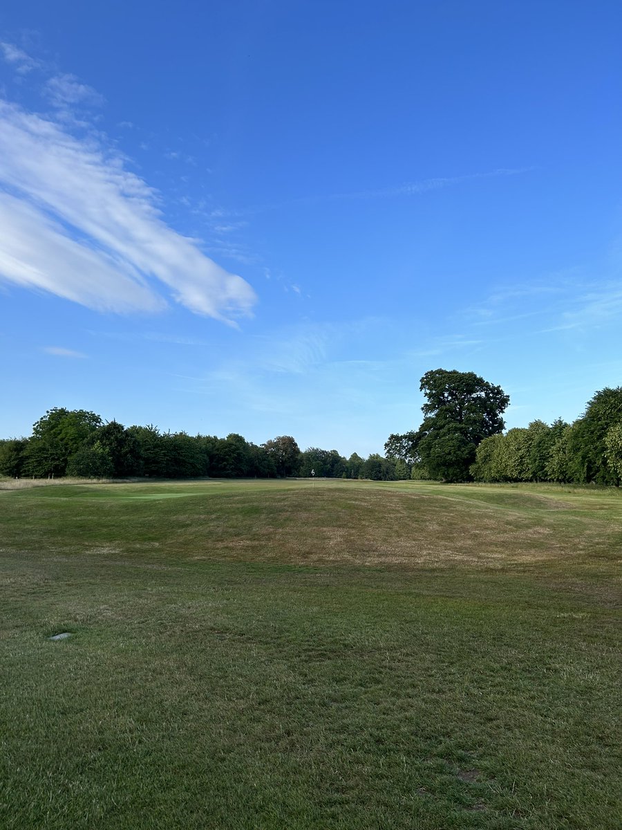 chewie_1978's tweet photo. Nothing quite like 9 holes after work on a Monday ⛳️😎🙏#golf @goodwood_golf https://t.co/OgEpebNRQ3