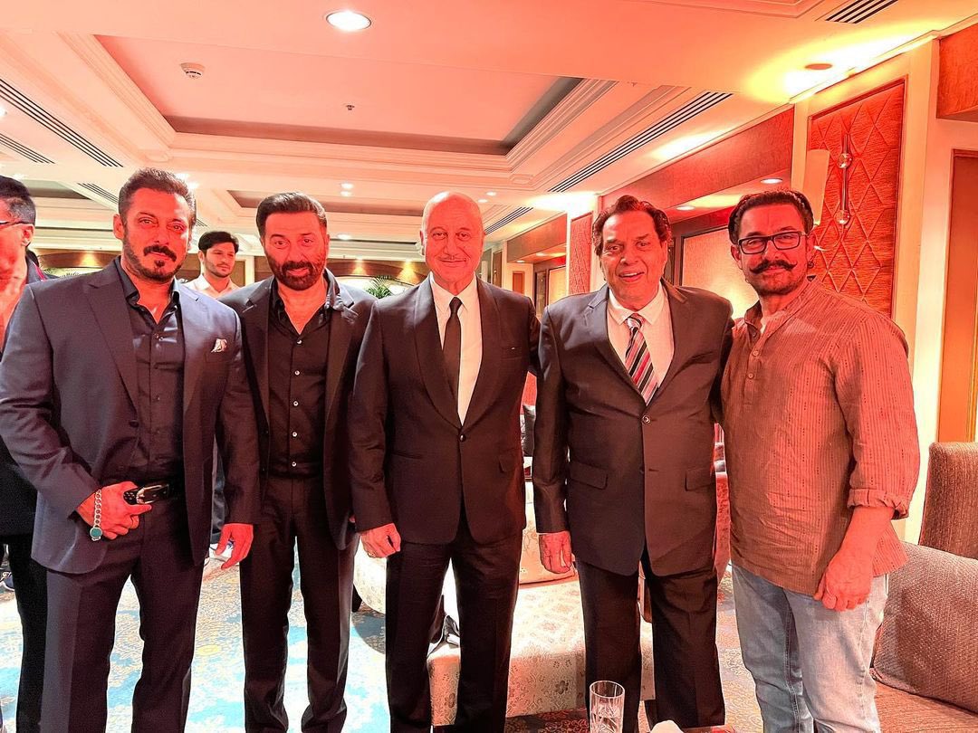 #KaranDeolWedding last night ❤️

#SalmanKhan #AamirKhan #DharmendraDeol 
#SunnyDeol  #AnupamKher