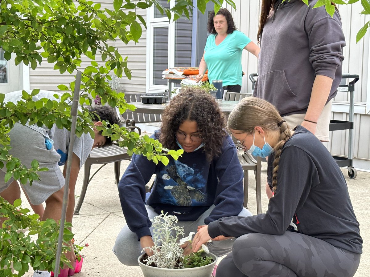 Still working to make people’s day better.  Mr. Duchscherer and his students brought some joy to our @goodsamaritanCA friends next door #calltoserve #WeAreMHCBE