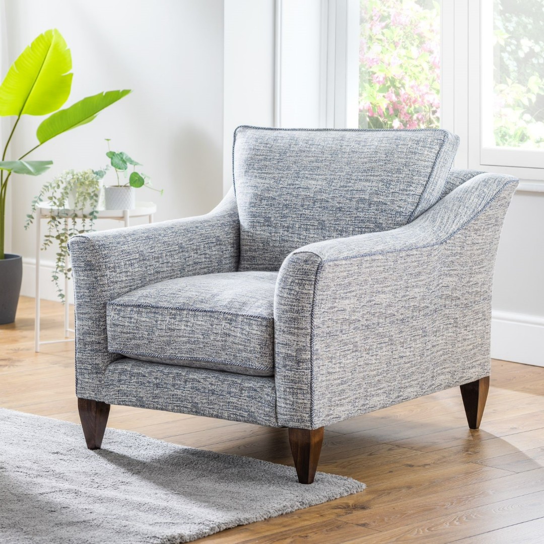 WemyssFabrics's tweet photo. Fresh Monday Inspiration from Artistic Upholstery Limited🌿🤍A beautiful bespoke sofa &amp; armchair finished in Fuego &amp; Viento from our Altamira collection. Don't these look divine? Check out all 4 textured designs from Altamira via our bio🛋️#upholsteryfabric #wemyssfabrics https://t.co/0FhKhDhWl5