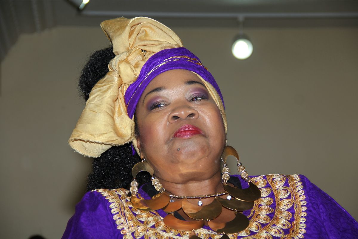 SisterlocksBlog's tweet image. Sisterlocks Birthday Month - Day 19 - mailchi.mp/sisterlocks.co…
 2012 Homecoming celebration included a tongue-in-cheek performance of an invented fairytale, "Lockerella," inspired by Sisterlocks. It was complete with an evil step-mother, two mean sisters and a prince charming.