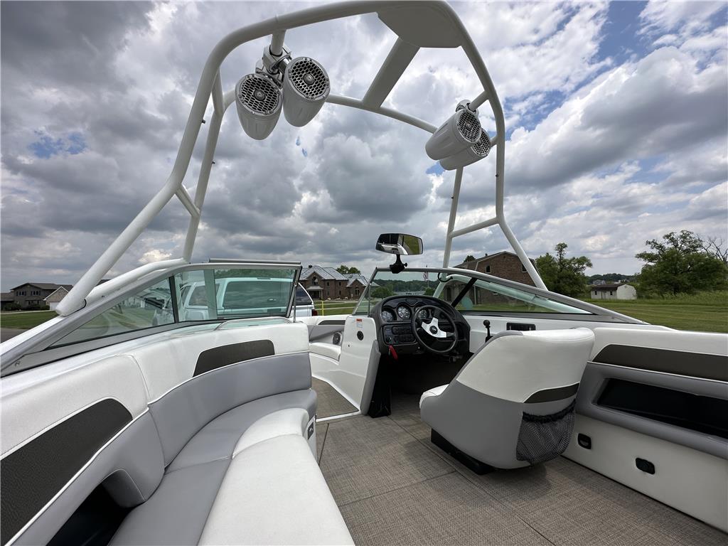 2001 Toyota Epic SX with 700 hours on the Lexus 300hp V8 motor in Olivet, MI for $22,000.  Find this boat and more inboards on OnlyInboards.com #toyotaepic #toyotamarine #epicsx onlyinboards.com/2001-Toyota-Ep…