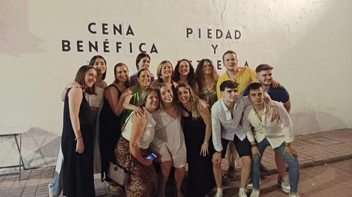 Como viene siendo tradición por junio, el sábado pasado se celebró la Cena Benéfica organizada por la Vocalía de Caridad de nuestra Hermandad, donde pudimos disfrutar de una noche llena de buenos momentos y en la mejor compañía.
#PiedadyEstrella #CaminayPredica 💜⭐